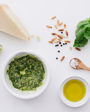 Пряный оливковый соус к салатам