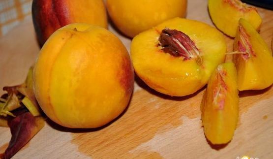 сладкий персиковый соус