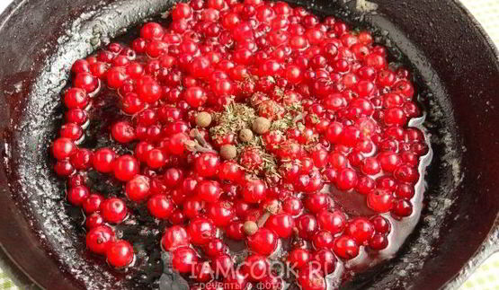 соус из красной смородины с мятой