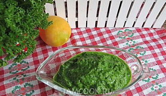 соус из петрушки, яблока и чеснока