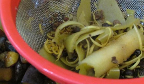 соус-конфитюр из слив и можжевельника