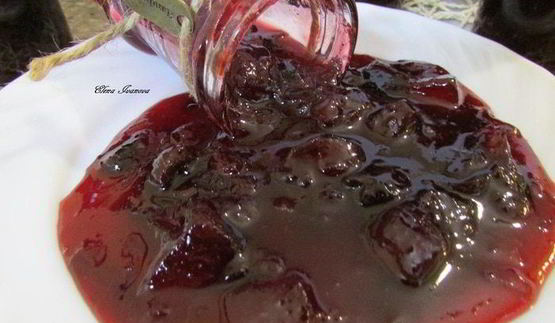 соус-конфитюр из слив и можжевельника