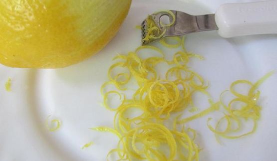 соус-конфитюр из слив и можжевельника