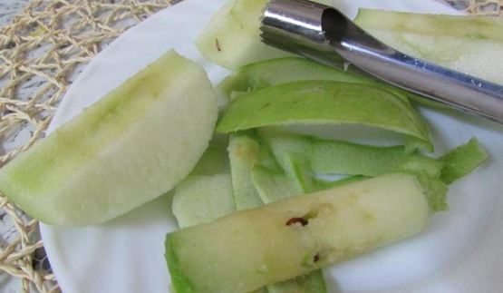 соус-конфитюр из слив и можжевельника