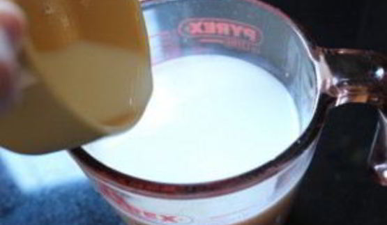 соус молочный