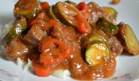 тушеная говядина сан-антонио, плюс соус пиканте