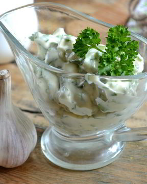 Зеленый чесночный соус