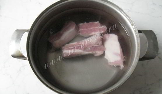 борщ на бульоне из свиных ребрышек