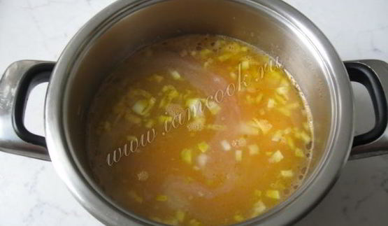 борщ на бульоне из свиных ребрышек