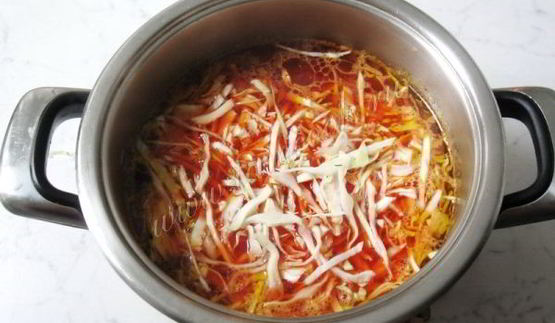 борщ на бульоне из свиных ребрышек