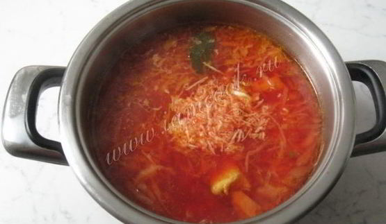 борщ на бульоне из свиных ребрышек