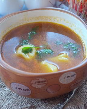 Борщ с пельменями