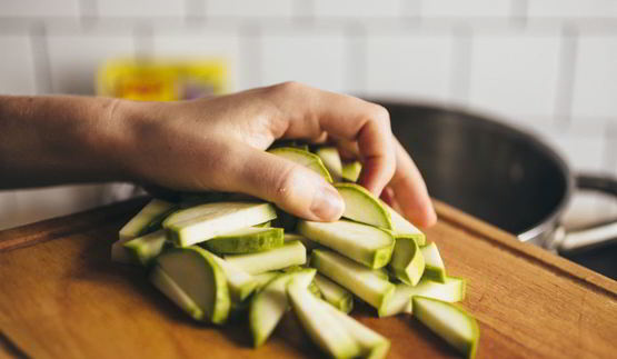 борщ с шампиньонами и кабачками