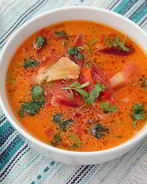 Борщ со сметаной на курином бульоне