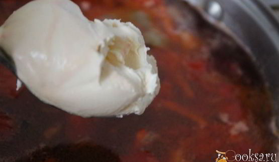 борщ со сметаной на курином бульоне