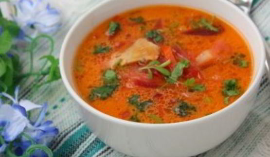 борщ со сметаной на курином бульоне