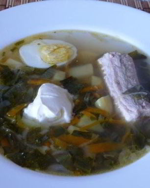 Зеленый борщ с яйцом и щавелем