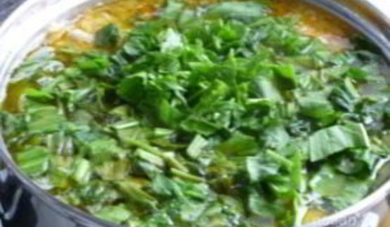 зеленый борщ с яйцом и щавелем