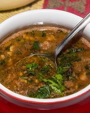 Фасолевый суп с грецкими орехами