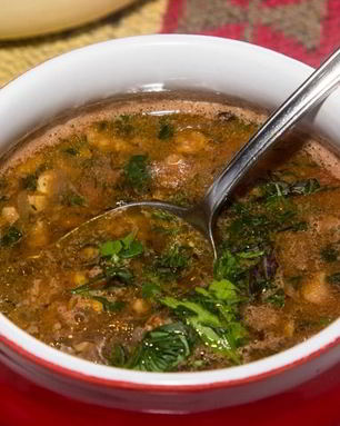 Фасолевый суп с грецкими орехами