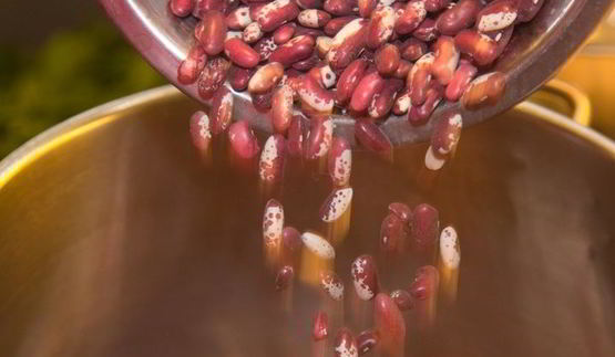 фасолевый суп с грецкими орехами