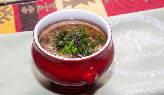 фасолевый суп с грецкими орехами