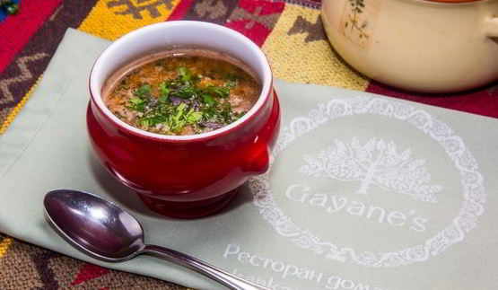 фасолевый суп с грецкими орехами