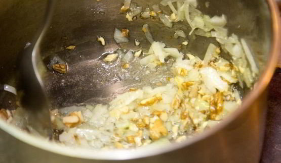 фасолевый суп с грецкими орехами