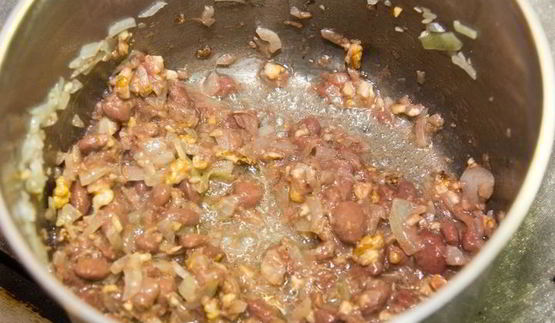 фасолевый суп с грецкими орехами