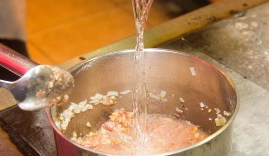 фасолевый суп с грецкими орехами