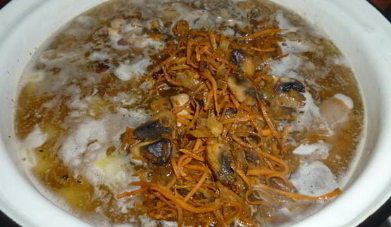 фасолевый суп с грибами и обжаренных ребрах