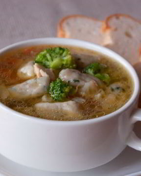 Капустный суп с курицей и клецками