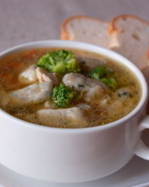 Капустный суп с курицей и клецками