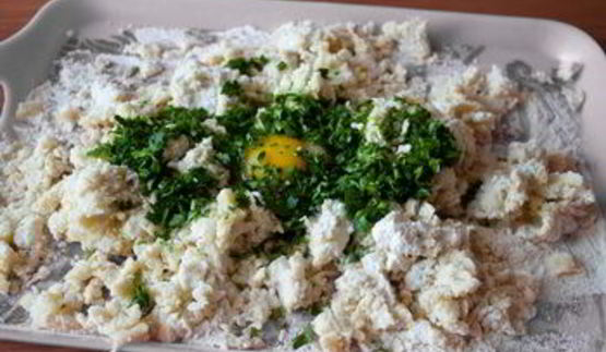 капустный суп с курицей и клецками