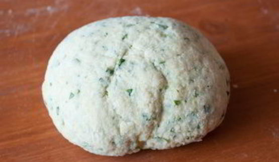 капустный суп с курицей и клецками