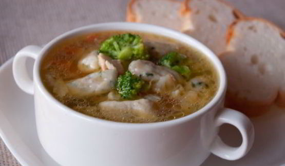 капустный суп с курицей и клецками