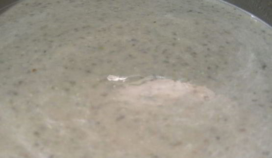 крем-суп из зеленой чечевицы с фуа-гра, карамелизированным луком и фисташками