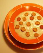 Нежный луковый суп с крутонами и тертым сыром