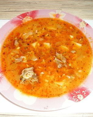 Суп из говядины с томатной пастой