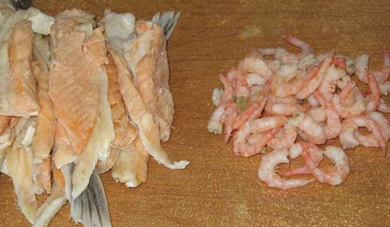 суп из лосося с креветками