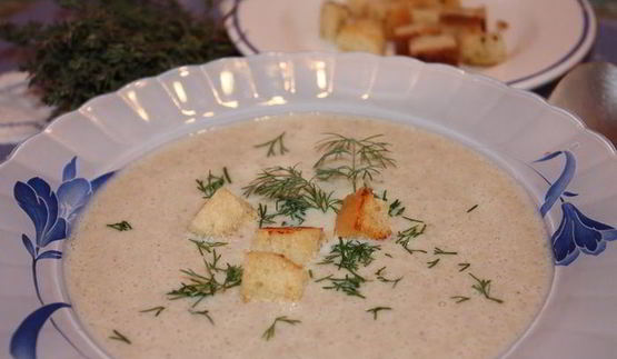 ароматный грибной суп-пюре из шампиньонов с тимьяном