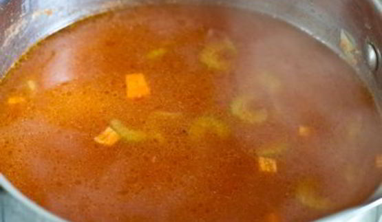 острый суп-пюре из фасоли с авокадо