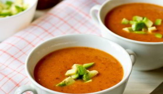 острый суп-пюре из фасоли с авокадо