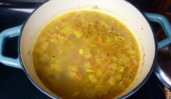 овощной перловый суп-пюре с луком-пореем и шампиньонами