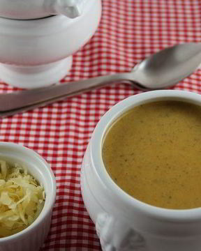 Пряный морковный суп-пюре с бататом, грибами и грушей