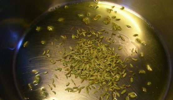 пряный морковный суп-пюре с бататом, грибами и грушей