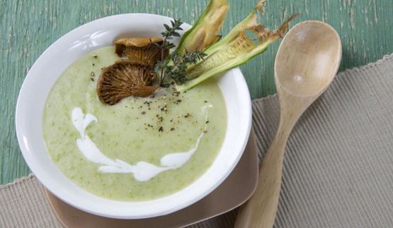 суп-пюре из кабачков с лисичками