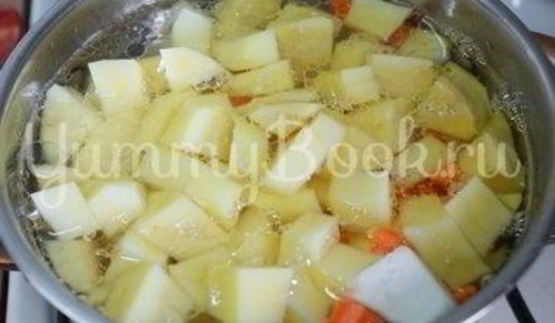 суп-пюре из корня сельдерея и картофеля