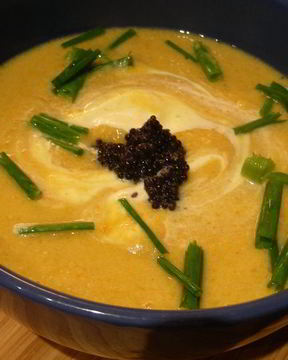 Суп-пюре из лосося с икрой