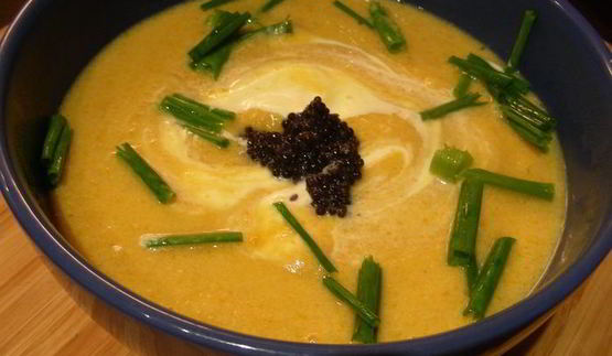 суп-пюре из лосося с икрой